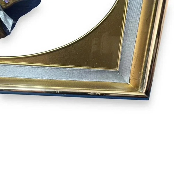 VINTAGE ANTIQUE MINIATURE BRASS FAN GOLD SHADOW BOX PEARLS LACE BLUE RIBBON - Picture 4 of 9